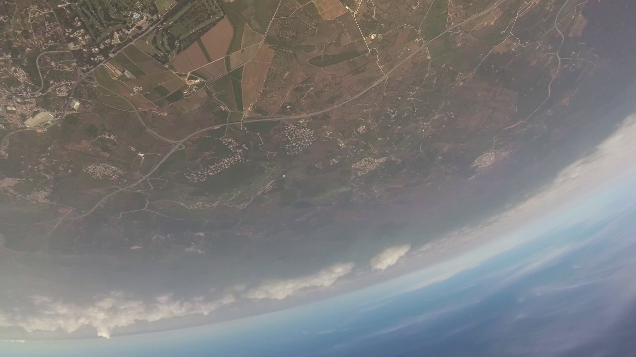 3 way tracking jump with line twists at skydive algarve