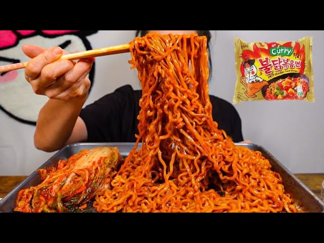 ⁣SPICY CURRY FIRE NOODLES ft. KIMCHI l MUKBANG